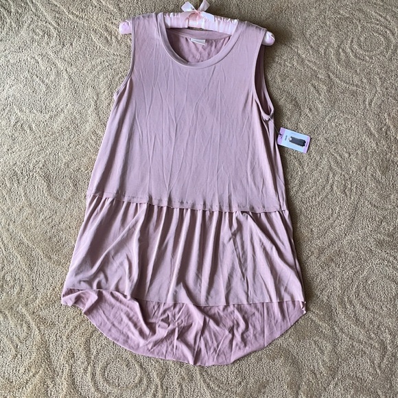 - Mote sleeveless top. - Picture 6 of 12